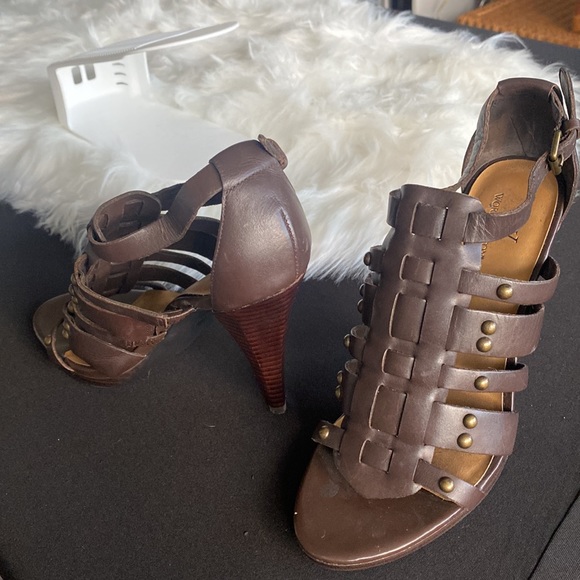 Women’s Worthington Brown heels.  Size 7 1/2 , 4” heel. - Picture 6 of 7